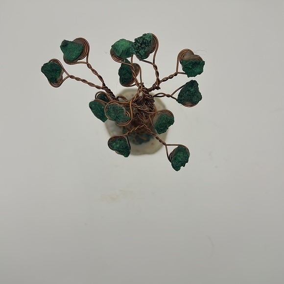 Natural raw malachite wire tree on natural agate slab - Picture 5 of 5
